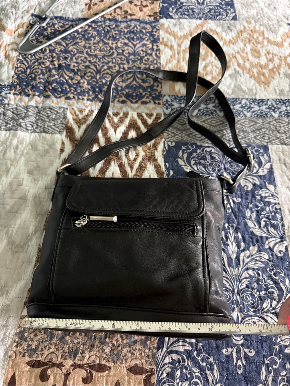 Giani Bernini Black Leather Crossbody Shoulder Bag with Front Zip